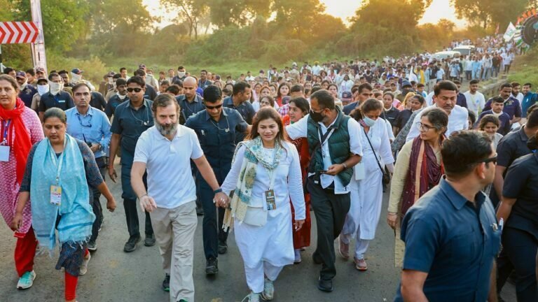 ”രാജ്യത്തിന്റെ കരുത്തിലും ആര്‍ജ്ജവത്തിലും അവര്‍ ഭയചകിതരാണെന്ന് രാഹുൽ ഗാന്ധി: കോവിഡിൽ രാഷ്ട്രീയം കലരുന്നു