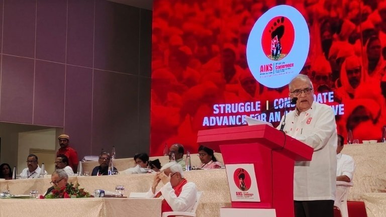 കിസാൻസഭാ സമ്മേളനത്തിനെത്തിയ വിദേശ തൊഴിലാളി നേതാക്കളെ വിമാനത്തവളത്തിൽ തടഞ്ഞ് തിരിച്ചയച്ചു