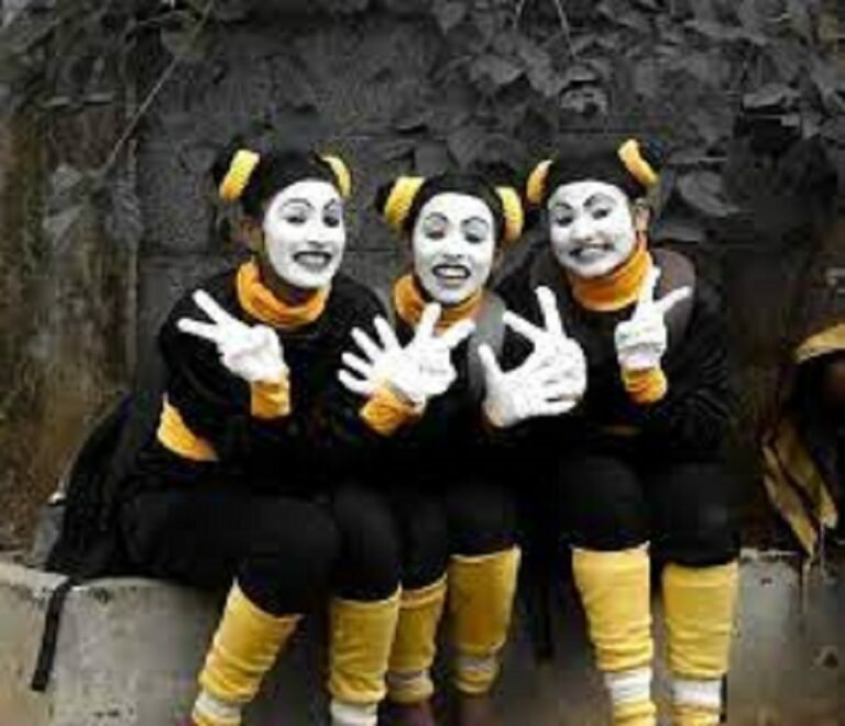 കോഴിക്കോടിന് കലോത്സവ കിരീടം, കണ്ണൂരും പാലക്കാടും തൊട്ട് തൊട്ട്