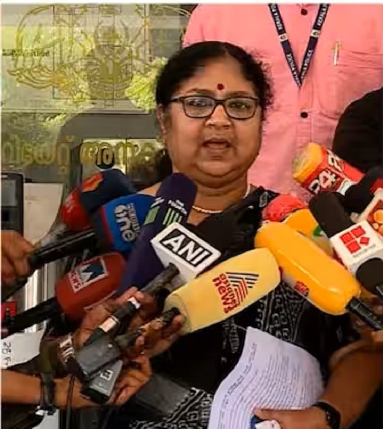 അടൂർ അറിഞ്ഞിട്ടാണ് അന്വേഷണ കമ്മീഷനെ വെച്ചത്, പിന്നെന്താണ് പ്രതിഷേധ ഹേതുവെന്ന് മന്ത്രി ആർ ബിന്ദു