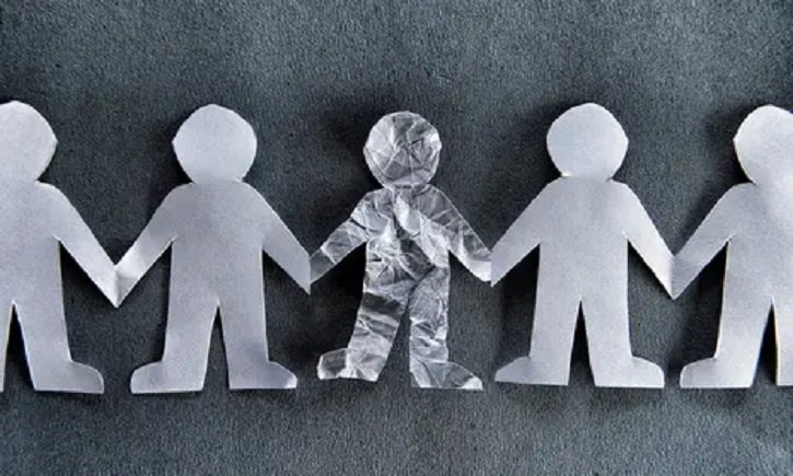 വിദ്യാർഥികൾക്ക് നേരെ ലൈംഗീകാക്രമണം; പാർട്ടി നേതാവായ അധ്യാപകനെ പൊലീസ് തിരയുന്നു