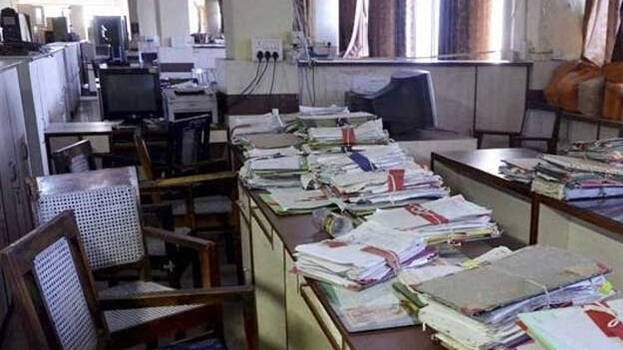 സർക്കാർ ഉദ്യോഗസ്ഥർക്ക് രണ്ടാം ശനിക്ക് പുറമെ നാലാം ശനിയാഴ്ചയും അവധി വരുന്നു