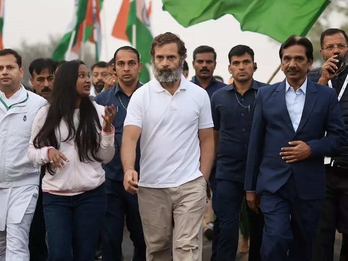 ‘ജമ്മു കശ്മീർ നേരത്തെ നാട്ടുകാർ ഭരിച്ചു ഇപ്പോൾ പുറത്തുനിന്നുള്ളവർ ഭരിക്കുന്നു; പ്രത്യേക പദവി തിരികെ കൊണ്ടുവരു’മെന്നും  രാഹുൽ ഗാന്ധി