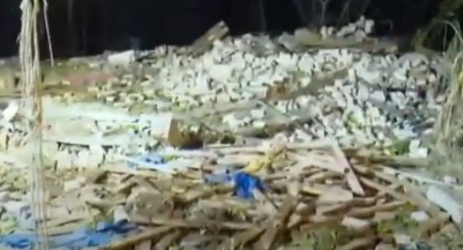 വാരാപ്പുഴ  സ്ഫോടനം ഒരു മരണം സ്ഥിരീകരിച്ചു, മൂന്നുപേരുടെ നില ഗുരുതരം