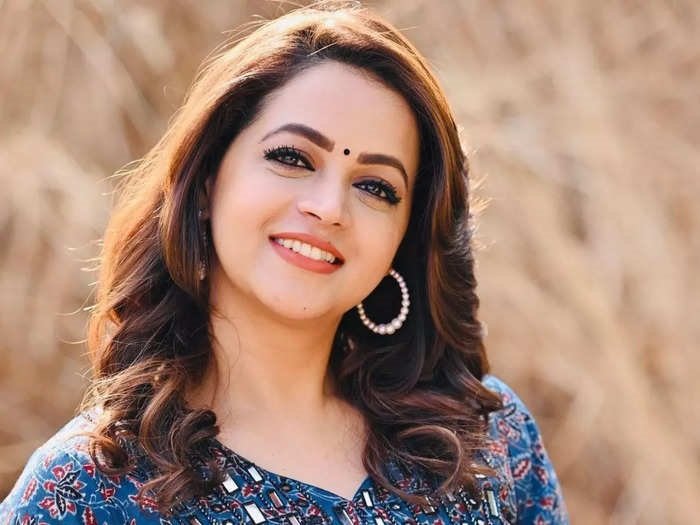 മലയാള സിനിമാ ലോകത്തിന് ഇത്രയും പ്രേമണ്ടാർന്ന്…. ഭാവനയെ സ്വീകരിക്കാൻ ആരാധക ലോകം