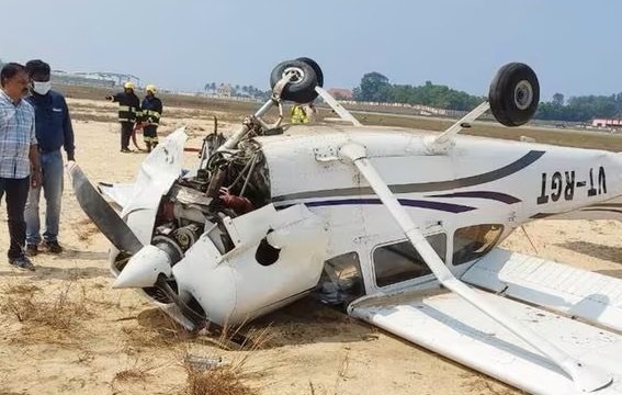 തിരുവനന്തപുരത്ത് പരിശീലന വിമാനം ഇടിച്ചിറക്കി