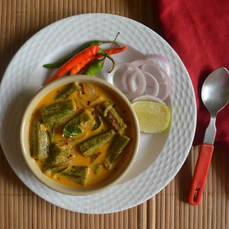 ഉച്ചയൂണിനും വൈകീട്ടും, വെണ്ടയിലും കോളിഫ്ലവറിലും രണ്ട് കറി