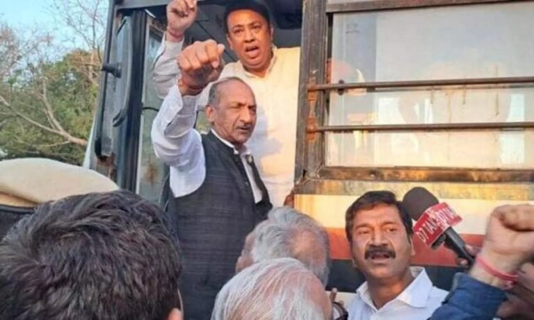 ചെങ്കോട്ട മാര്‍ച്ചില്‍ പങ്കെടുക്കാനെത്തിയ കോണ്‍ഗ്രസ് നേതാക്കൾ അറസ്റ്റിൽ