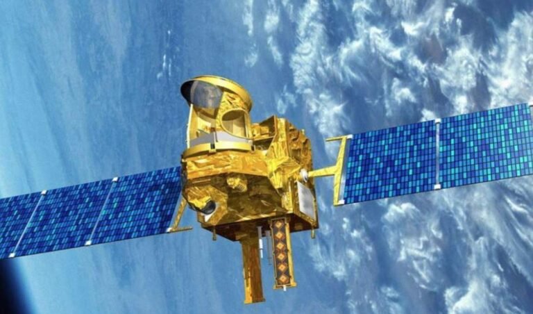 12 വർഷം മുമ്പ് വിക്ഷേപിച്ച ഇന്ത്യൻ ഉപഗ്രഹം തിരിച്ചിറക്കി