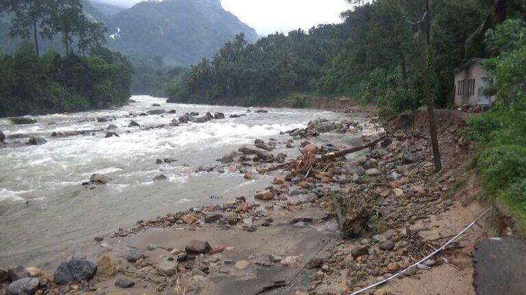 മാങ്കുളത്ത് വിനോദ സഞ്ചാരത്തിന് എത്തിയ സ്കൂൾ സംഘത്തിലെ മൂന്നു കുട്ടികൾ മുങ്ങി മരിച്ചു