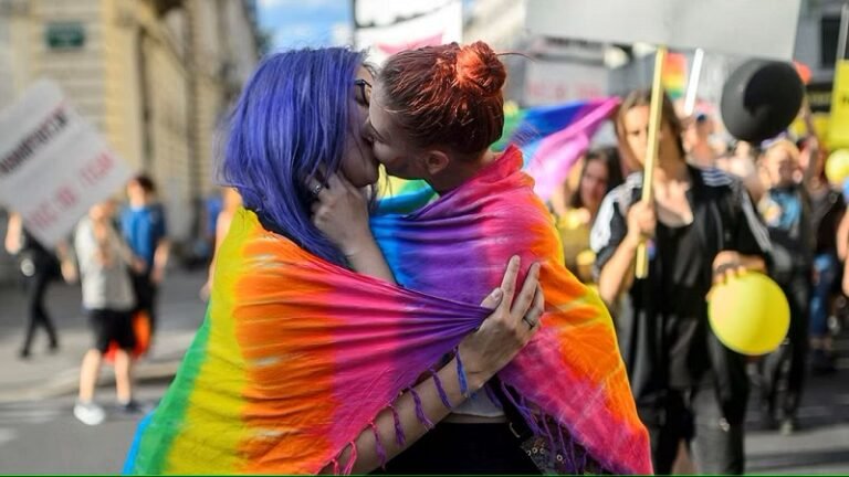 സ്വവർഗ വിവാഹം ഇന്ത്യൻ കുടുംബ കാഴ്ചപ്പാടിന് ചേർന്നതല്ലെന്ന് കേന്ദ്ര സർക്കാർ സുപ്രീം കോടതിയിൽ