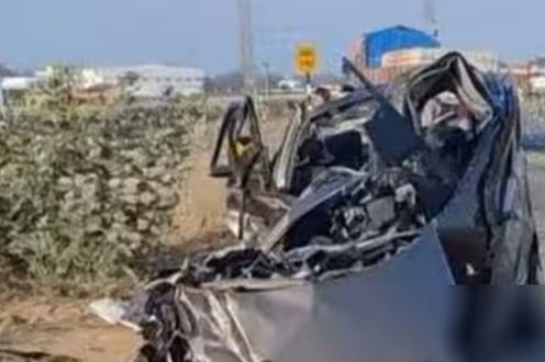 ഓടുന്ന കാർ ടയർ പൊട്ടി ലോറിയിൽ ഇടിച്ചു, രണ്ട് മലയാളി യുവാക്കൾ മരിച്ചു