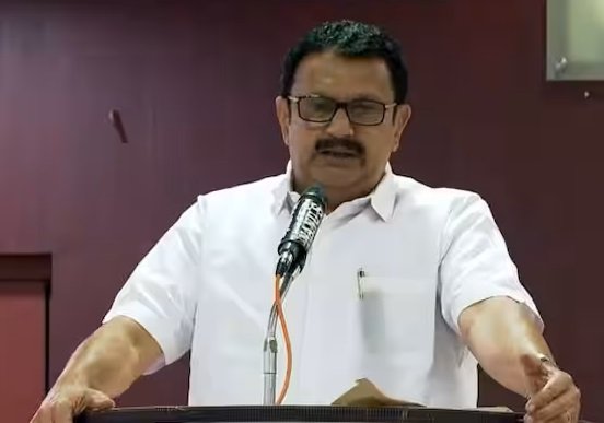 പാർട്ടിയിൽ ഒന്നും മിണ്ടാതിരുന്നാൽ ഗ്രേസ് മാർക്ക് – കെപിസിസി നേതൃത്വത്തിനെതിരെ കെ മുരളീധരൻ