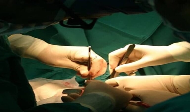 ശസ്ത്രക്രിയക്കിടെ സർജിക്കൽ തുണി ഗർഭപാത്രത്തിൽ നിന്നു നീക്കിയില്ല; മാസങ്ങളോളം വേദന തിന്ന് യുവതി