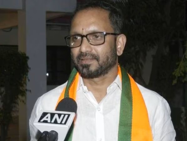 കേരളത്തിൽ ബിജെപി സർക്കാർ ഉടൻ, കൂടുതൽ കോൺഗ്രസ് സിപിഎം നേതാക്കൾ പാർട്ടിയിൽ എത്തുമെന്നും കെ സുരേന്ദ്രൻ