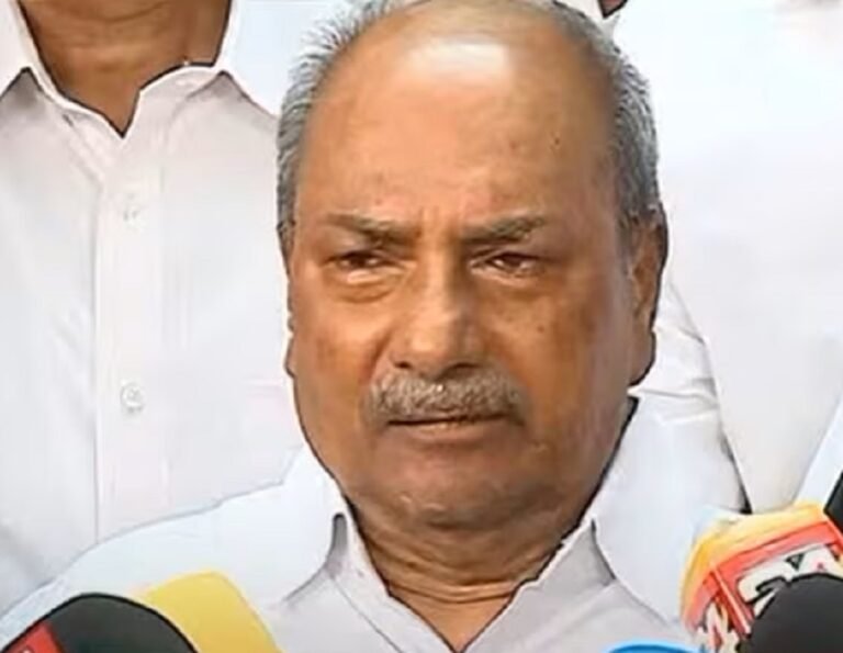 രാജ്യത്തിൻ്റെ ഐക്യവും ആണിക്കല്ലും ബഹുസ്വരതയും മതേതരത്വവുമാണ്, അത് തകർക്കുന്നവരോട് വിട്ടുവീഴ്ചയില്ല- മകന് മറുപടിയുമായി എ കെ ആൻ്റണി