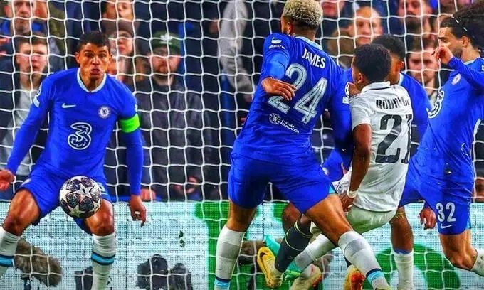 എ സി മിലാൻ 16 വർഷങ്ങൾക്ക് ശേഷം സെമിയിൽ