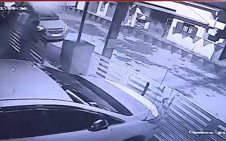 തരൂർ അനുകൂലികളും എതിരാളികളും ഡി സി സി ഓഫീസിൽ ഏറ്റുമുട്ടി