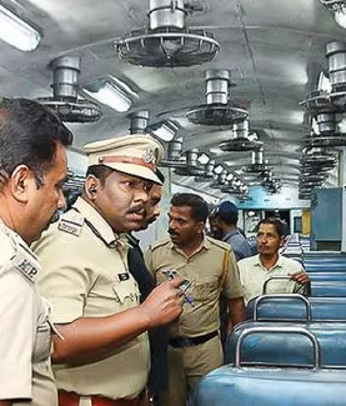 ട്രെയിനിന് തീവെച്ചതിന് പിന്നിൽ എന്താണ്; തീവ്രവാദ ബന്ധമെന്ന് കേന്ദ്ര ഏജൻസികൾ