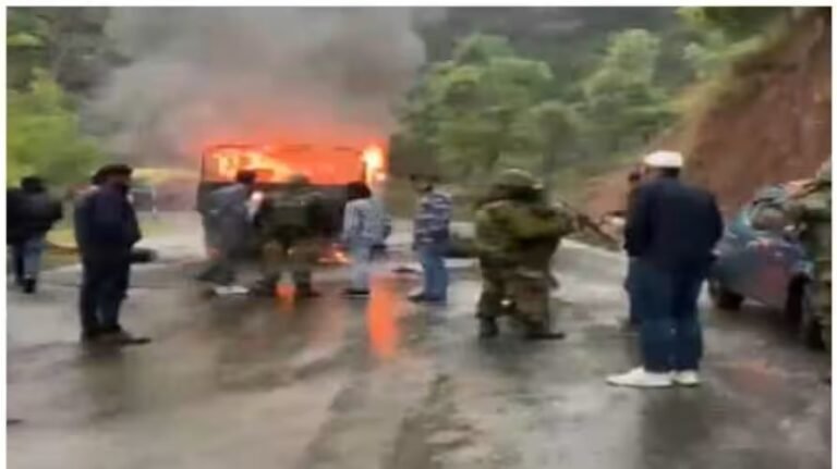 ജമ്മുകശ്മീരിൽ അഞ്ച് സൈനികർ മരിച്ചത് ആക്രമണത്തിൽ, ദേശീയപാത അടച്ചു