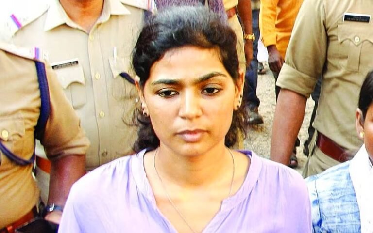 രഹ്ന ഫാത്തിമയെ വേട്ടയാടിയ “സദാചാര പൊലീസിങ്ങി”ന് തിരിച്ചടി, പോക്സോ കേസ് ഹൈക്കോടതി റദ്ദാക്കി