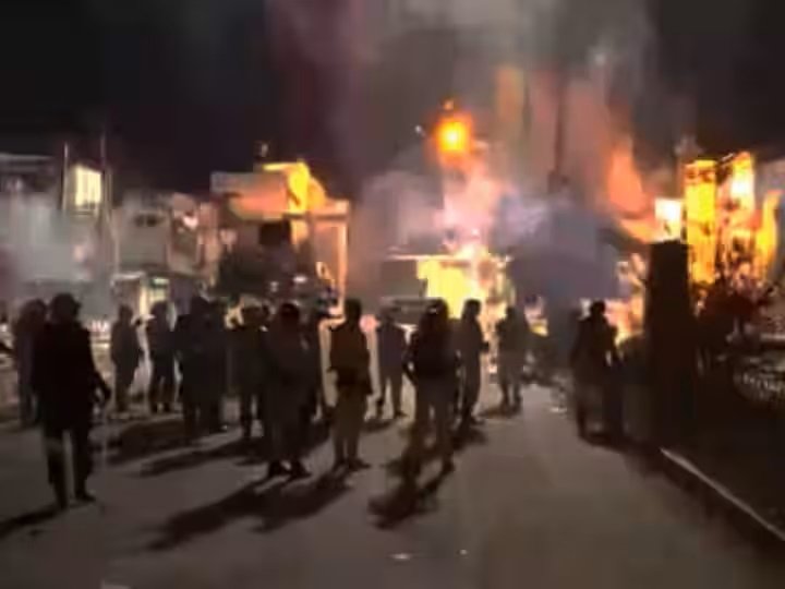 വെടിയേറ്റ് മരിച്ച യുവാവിൻ്റെ മൃതദേഹവുമായി കുന്നിറങ്ങി വന്ന ജനക്കൂട്ടം ബി ജെ പി ഓഫീസ് വളഞ്ഞു