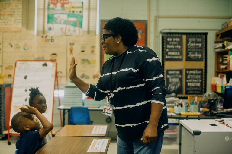 സംസ്ഥാനത്തെ സ്കൂളുകളിൽ 6043 അധിക തസ്തികകൾക്ക് അനുമതി, 5944 അധ്യാപകർ