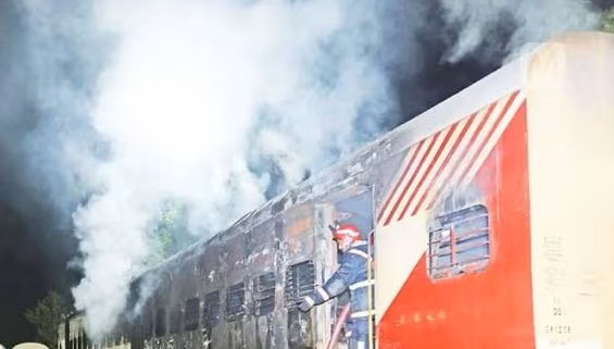 കണ്ണൂരിൽ തീവണ്ടിയിൽ തീയിട്ടത് പക വീട്ടാൻ