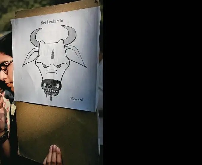 കന്നുകാലികളുമായി പോയ 23 കാരനെ തല്ലിക്കൊന്ന് തോട്ടിൽ തള്ളി