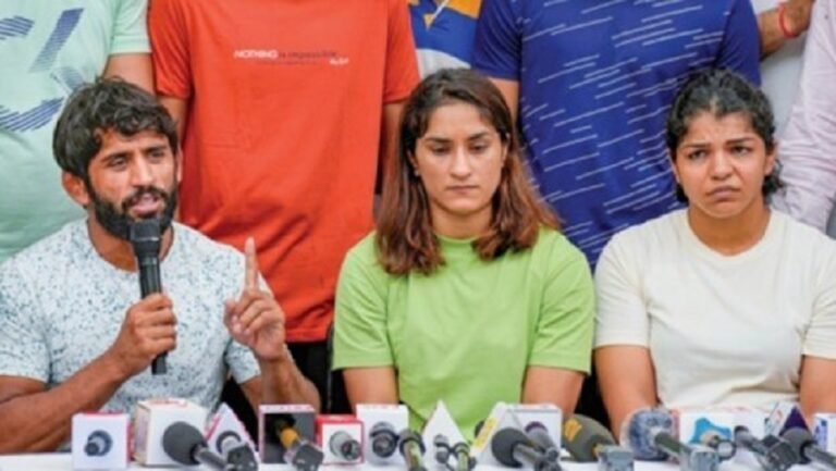 കോടതിയിൽ കാണാം എന്ന വെല്ലുവിളി ആവർത്തിച്ച് ബ്രിജ് ഭൂഷൻ, കോടതിയിൽ വിശ്വാസമർപ്പിച്ച് നിസ്സഹായമായി ഗുസ്തി താരങ്ങളും