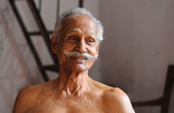 തൊണ്ണൂറ്റി മൂന്നാം വയസ്സിലും അണയാതെ ഗ്രോ വാസു; മാവോയിസ്റ്റ് എന്നപേരിൽ വെടിവെച്ച് കൊന്നവർക്കായി പ്രതിഷേധിച്ച് അറസ്റ്റ് വരിച്ചു