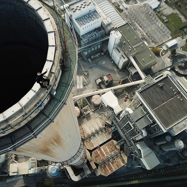 ആകാശം തൊട്ട കയറ്റക്കാരൻ, ഏത് കെട്ടിടത്തിലും എത്ര ഉയരത്തിലും കയറും, അവസാനം 49 ാം നിലയിൽ നിന്ന്…..