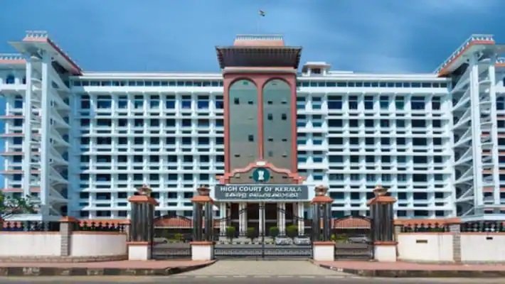 റോഡിൻ്റെ ശോചനീയാവസ്ഥ കൂടി ക്യാമറയിൽ നീരീക്ഷിച്ചു കൂടെ ? കിടിലൻ ചോദ്യവുമായി ഹൈക്കോടതി