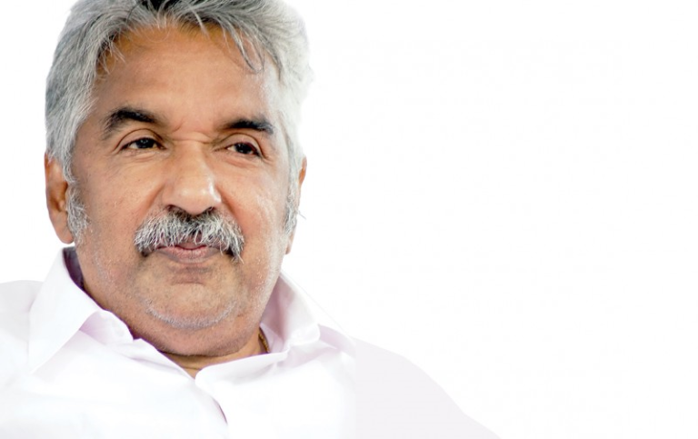 ഔദ്യോഗിക ബഹുമതികൾ ഇല്ലാതെ മടക്കം, മുഖ്യമന്ത്രിയുടെ അഭ്യർത്ഥന നിരസിച്ച് ഉമ്മൻ ചാണ്ടിയുടെ കുടുംബം