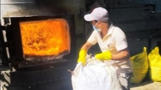 2,400 കോടിയുടെ പിടിച്ചെടുത്ത മയക്കുമരുന്ന് നശിപ്പിച്ചു, ഏറ്റവും അധികം കടത്ത് മധ്യപ്രദേശ്, ഗുജറാത്ത്, യു പി കശ്മീർ സംസ്ഥാനങ്ങളിൽ