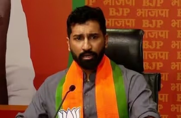 എ കെ ആൻ്റണിയുടെ മകൻ ഇനി ബി ജെ പി ദേശീയ വക്താവ്