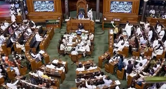 പാർലമെൻ്റ് പ്രത്യേക സമ്മേളനം ചേരുന്നു, ദുരൂഹത നീക്കാനാവാതെ പ്രതിപക്ഷ കക്ഷികൾ