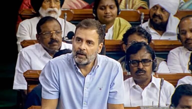 പാർലമെൻ്റിൽ ഫ്ളയിങ് ക്വിസ് വിവാദം; അസഭ്യമെന്ന് രാഹുലിനെതിരെ സ്മൃതി ഇറാനി