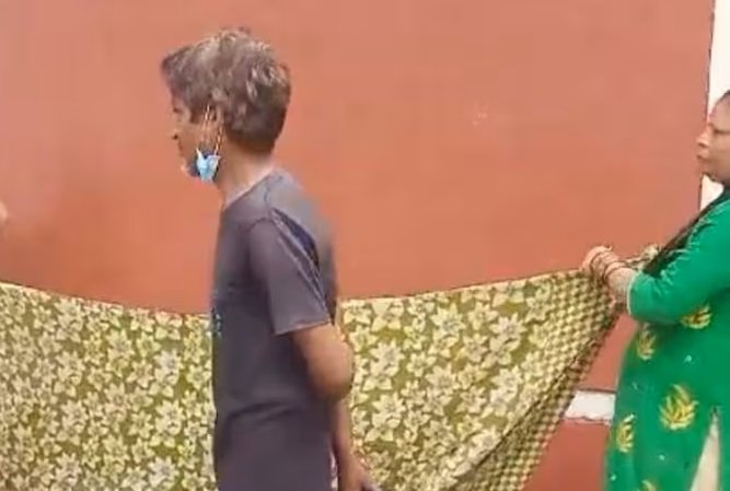 ഉത്തർ പ്രദേശിൽ ആശുപത്രിയിൽ നിന്നും പറഞ്ഞു വിട്ട യുവതി രാജ്ഭവന് മുന്നിൽ പ്രസവിച്ചു