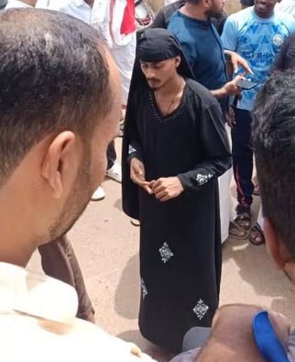 കൊണ്ടോട്ടിയിൽ പർദ ധരിച്ച് പള്ളിക്ക് സമീപം കറങ്ങിയ ഇതര സംസ്ഥാന തൊഴിലാളിയെ പിടികൂടി