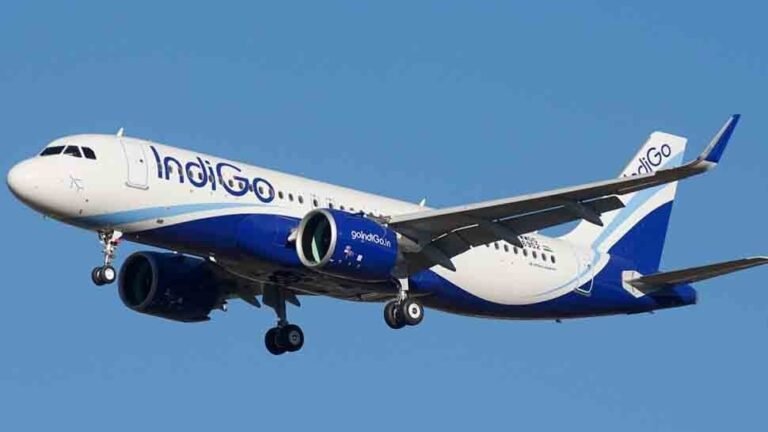 ബോംബ് ഭീഷണി, നെടുമ്പാശ്ശേരിയിൽ വിമാനം തിരിച്ചു വിളിച്ചു