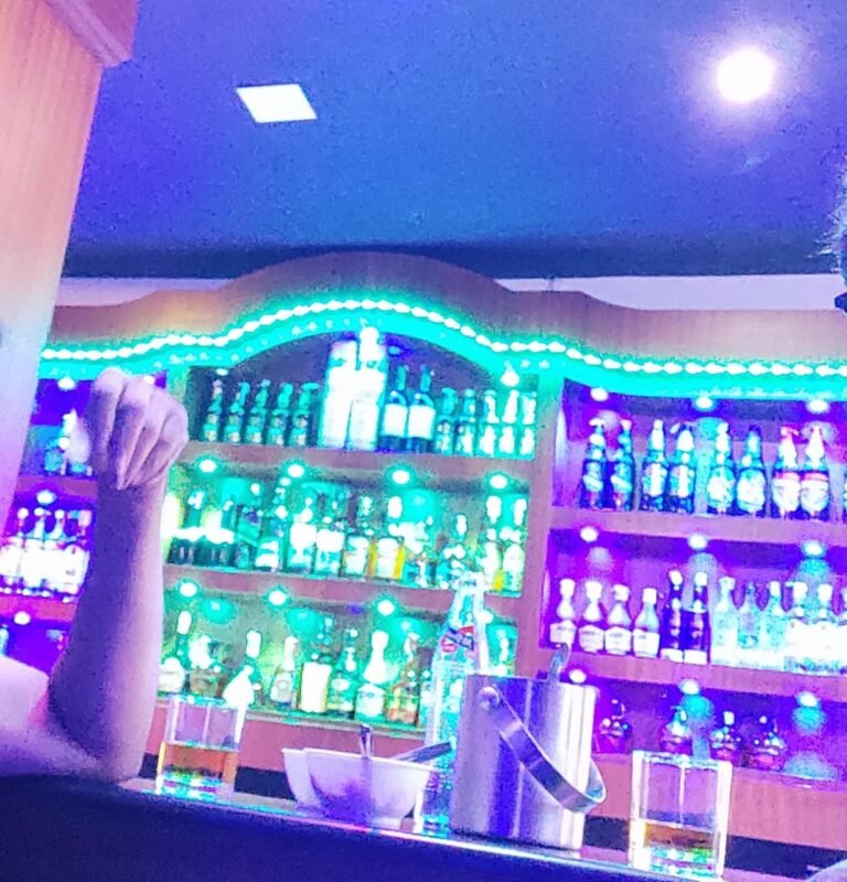 തിരുവോണത്തിന് ബാറുകൾക്ക് കച്ചവട ചാകര ഒരുക്കി, ഇനി രണ്ടു ദിവസം വീണ്ടും അവധി