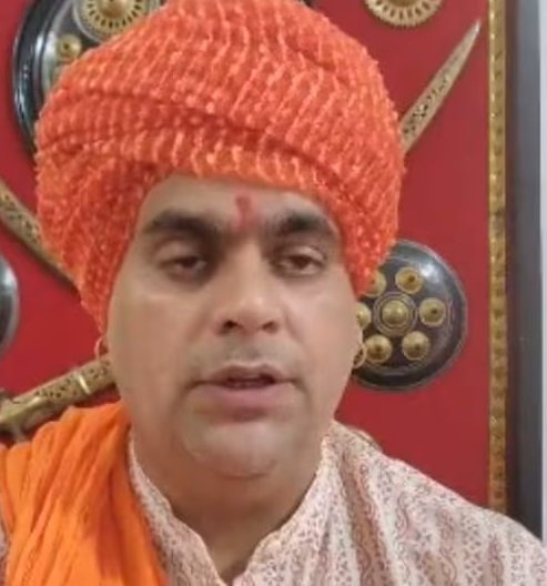 ചന്ദ്രനെ ഹിന്ദുരാഷ്ട്രമായി പ്രഖ്യാപിക്കണം, ശിവശക്തി മൂലയെ തലസ്ഥാനമാക്കണം- സ്വാമി ചക്രപാണി മഹാരാജ്