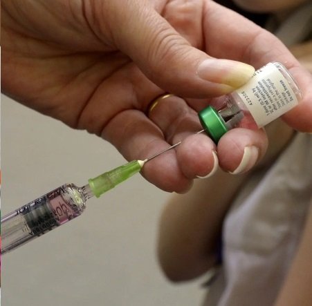 പനിബാധിച്ചെത്തിയ കുട്ടിക്ക് പേവിഷത്തിന് കുത്തിവെപ്പ്, നഴ്സിനെ പുറത്താക്കി