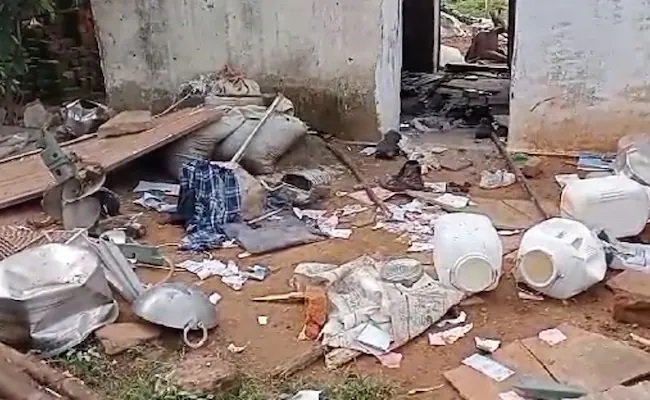 ദലിത് യുവതിയെ പീഡിപ്പിച്ചു, കേസിന് പ്രതികാരമായി സഹോദരനെ തല്ലി കൊന്നു, അമ്മയെ നഗ്നയാക്കി അപമാനിച്ചു