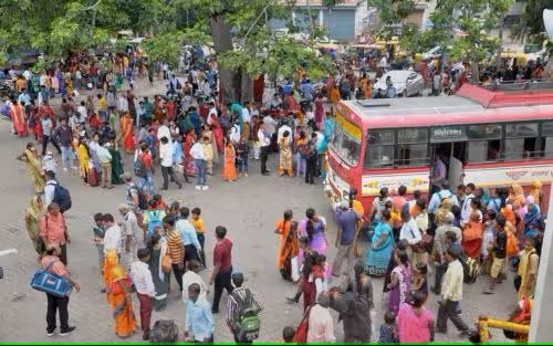 യാത്രക്കാർക്ക് നമസ്ക്കാരത്തിന് ബസ് നിർത്തിക്കൊടുത്തു, പീഢനം സഹിക്കാതെ യുപിയിൽ ഡ്രൈവർ ആത്മഹത്യ ചെയ്തു
