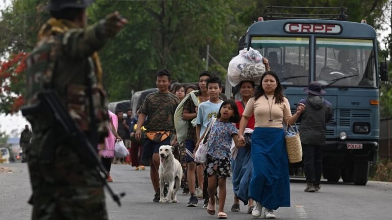 മണിപ്പൂർ സർക്കാരിൻ്റെ വിഭാഗീയത പരാമർശിച്ച എഡിറ്റേഴ്സ് ഗിൽഡിന് എതിരെ കേസ്, ഒഴിപ്പിക്കൽ തുടരുന്നു