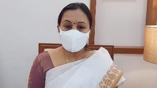 പരാതി എഴുതി വാങ്ങിയത് താനാണെന്ന് ആരോഗ്യ മന്ത്രി, ആരോപണത്തിൽ ഉറച്ച് പരാതിക്കാരൻ