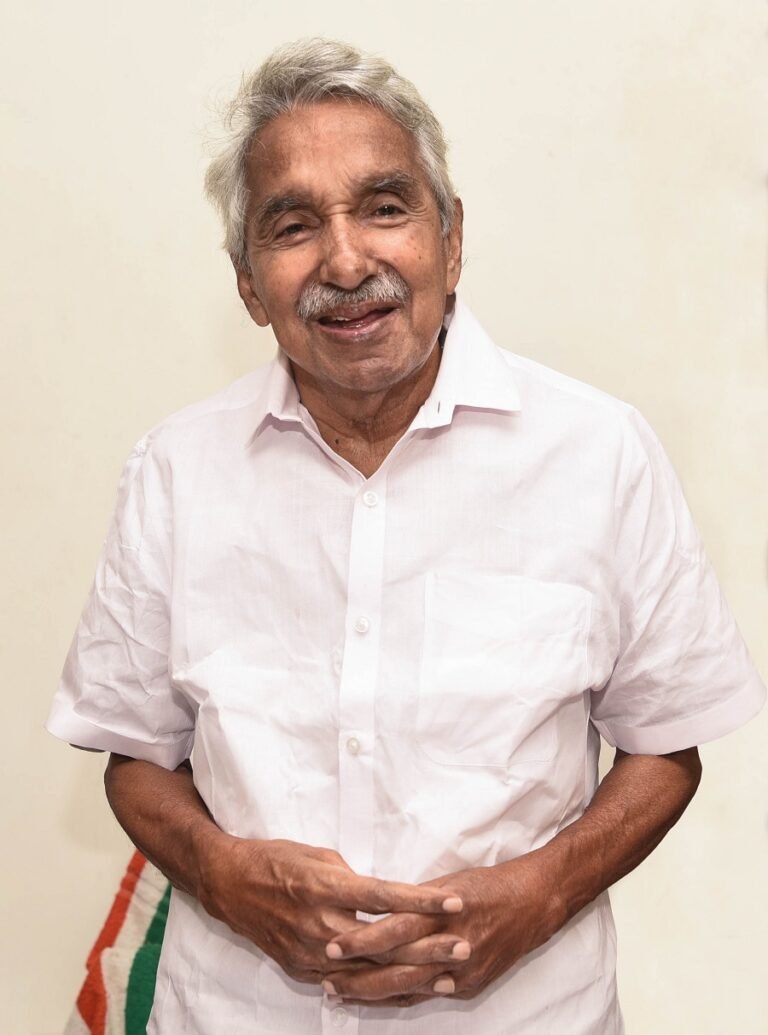 സോളാർ പീഡനക്കേസിൽ ഉമ്മൻ ചാണ്ടി ഇല്ല, കുറ്റവിമുക്തനാക്കിയ സിബിഐ റിപ്പോർട്ട് കോടതി ശരിവെച്ചു