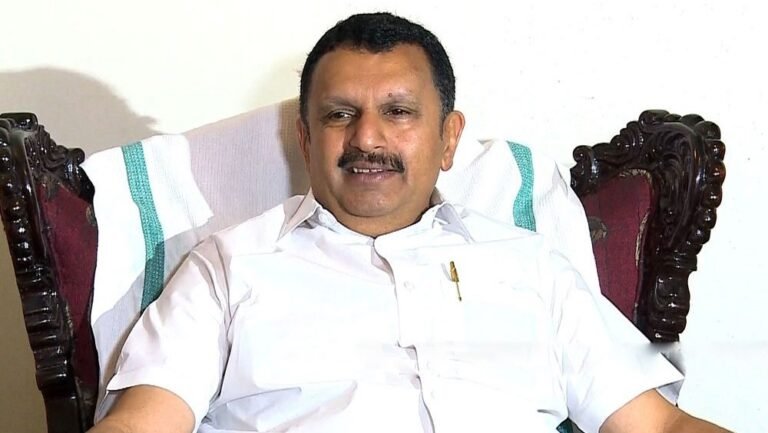 “വന്ദേഭാരത് ബി ജെ പി ഓഫീസാക്കി റെയിൽവേ ഉദ്യോഗസ്ഥർ നിസഹായരാവുന്നു” കെ മുരളീധരൻ